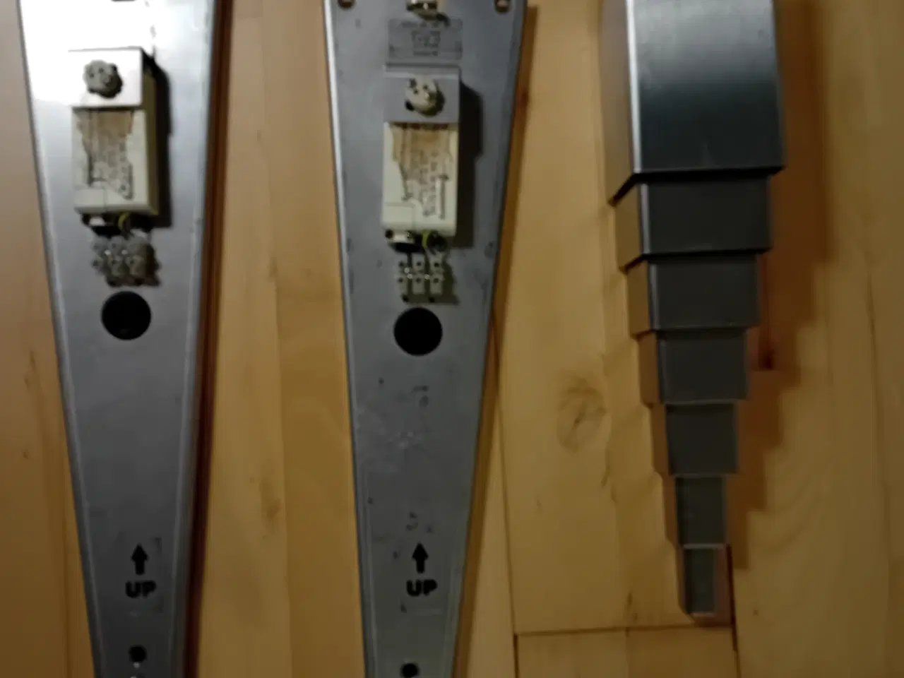 Billede 1 - Bagbeklædning til designerlamper samt et skjold