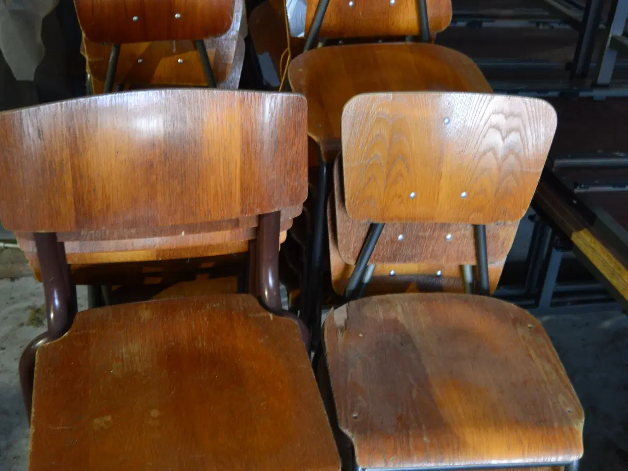 Billede 3 - 12 stk. borde med stole