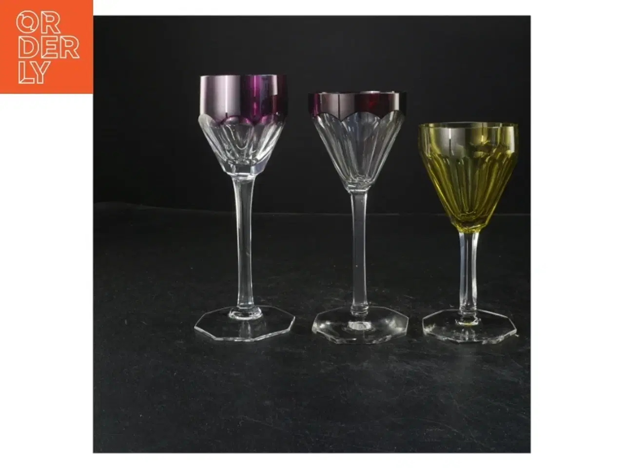 Billede 1 - Farvede vinglas sæt (str. 20x8&17,5x7,5&16x7 cm)