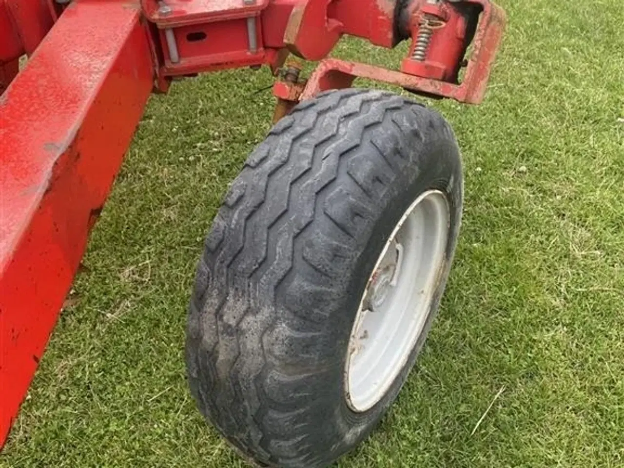 Billede 4 - Massey Ferguson 5 furet vendeplov med hydraulisk stenudløser