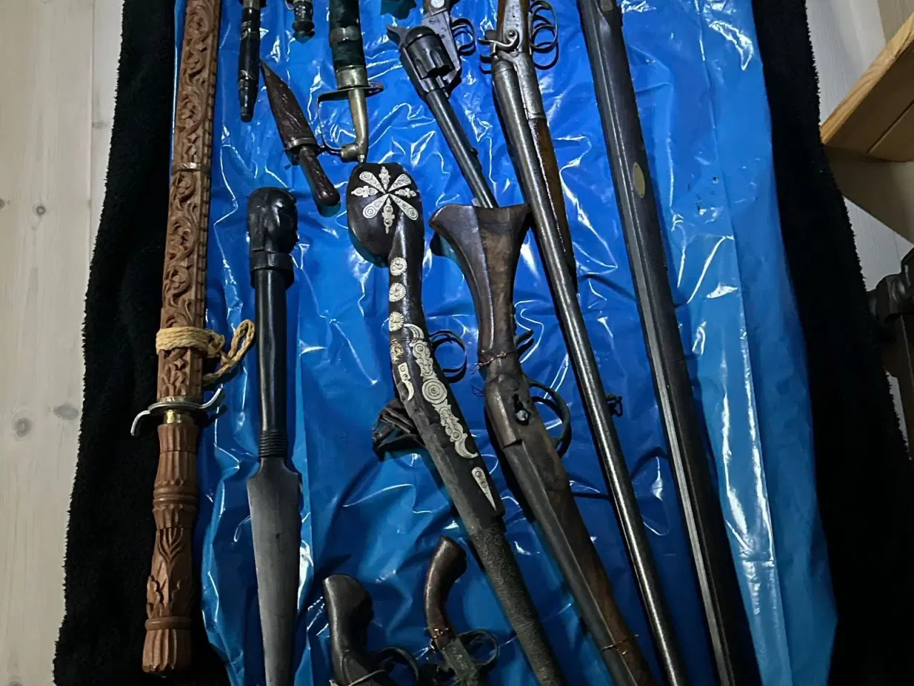 Billede 2 - Divs Pynte våben til at hænge på væg