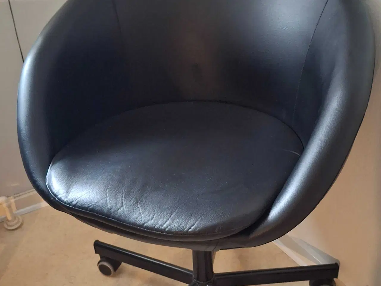 Billede 2 - 2 læder stole i dag 