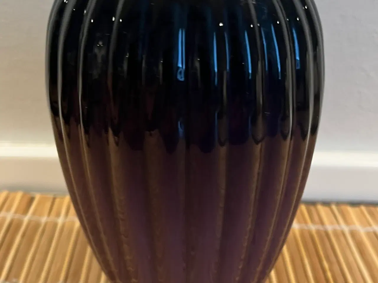 Billede 3 - Flot lilla vase - 13 cm i højde