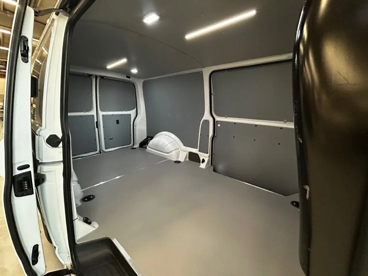 Billede 11 - VW Transporter 2,0 TDi 150 Kassevogn DSG lang