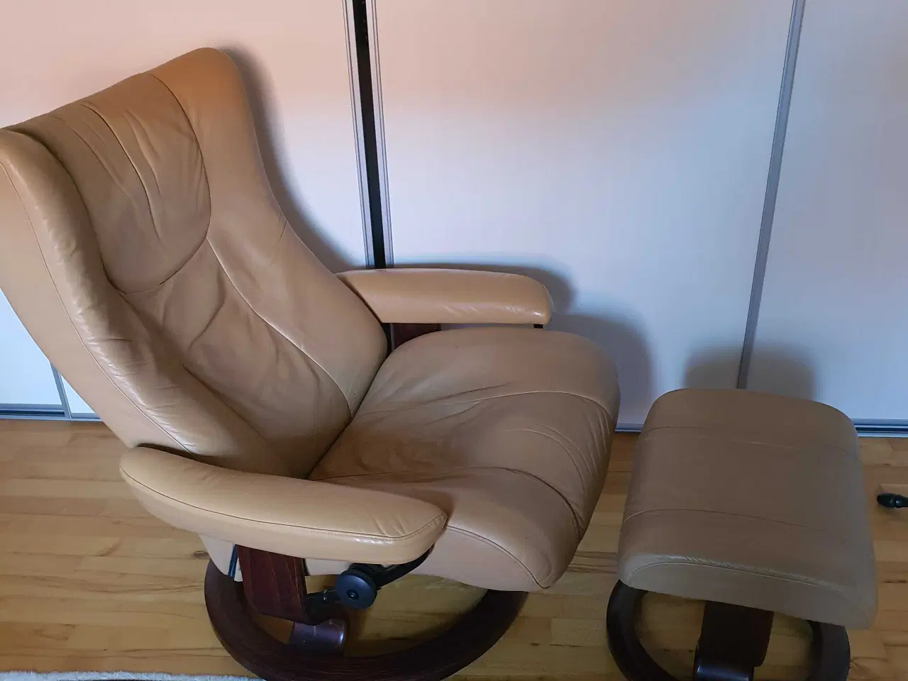 Billede 2 - Stressless stol med skammel