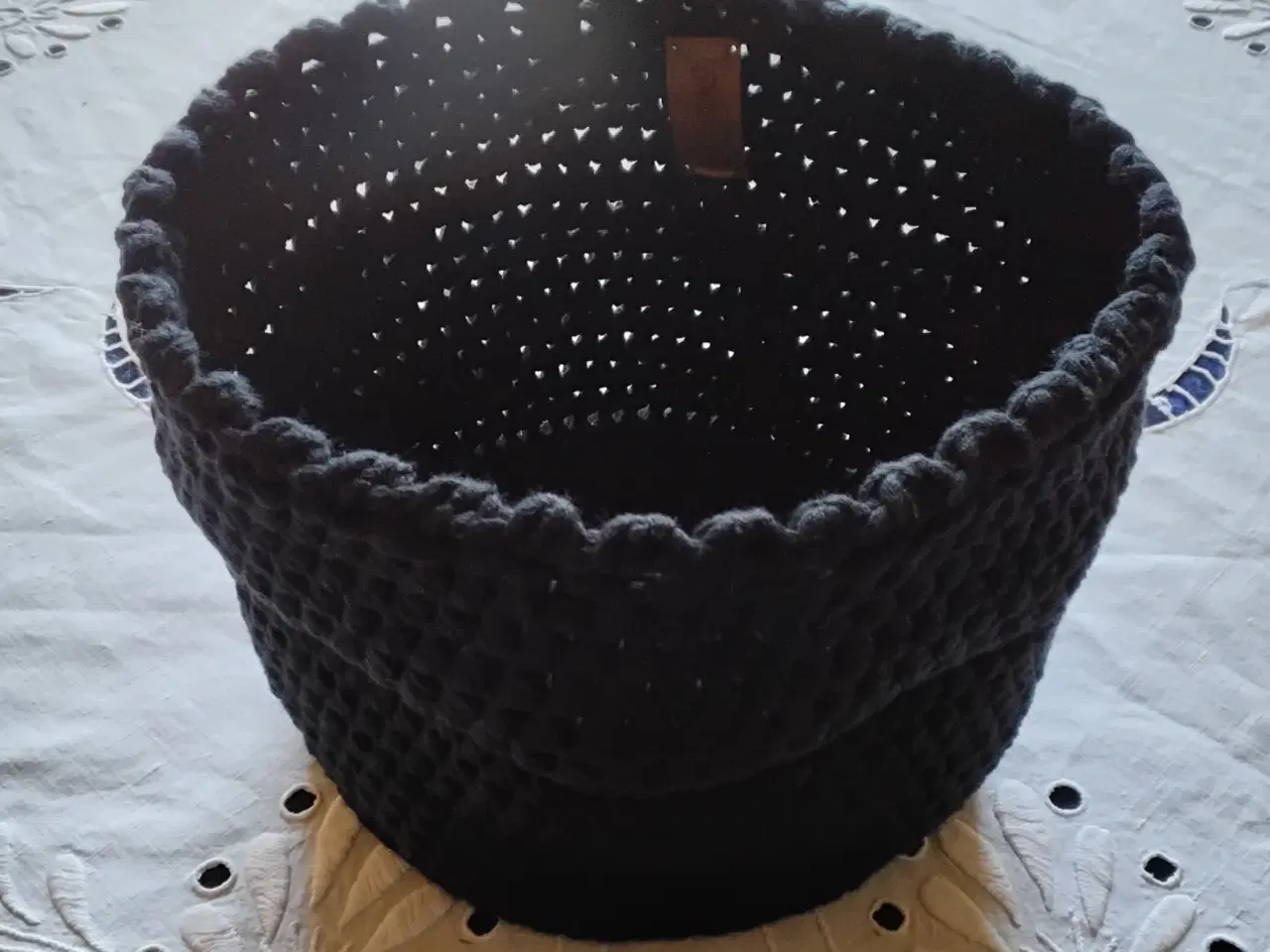 Billede 3 - Smuk hæklet brødkurv - Ø ca 21 cm - ny og ubrugt 