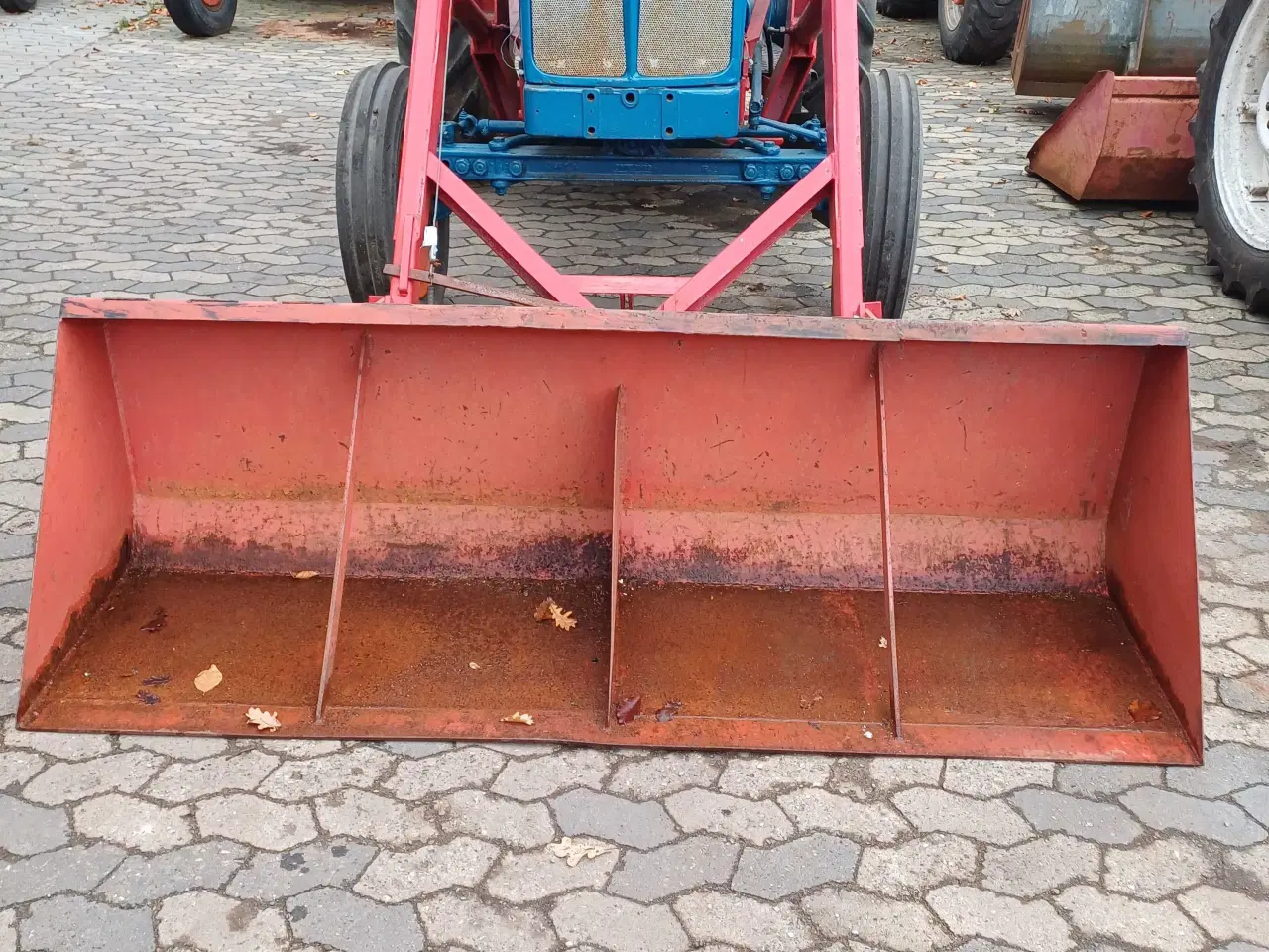 Billede 9 - Traktor med frontlæsser 