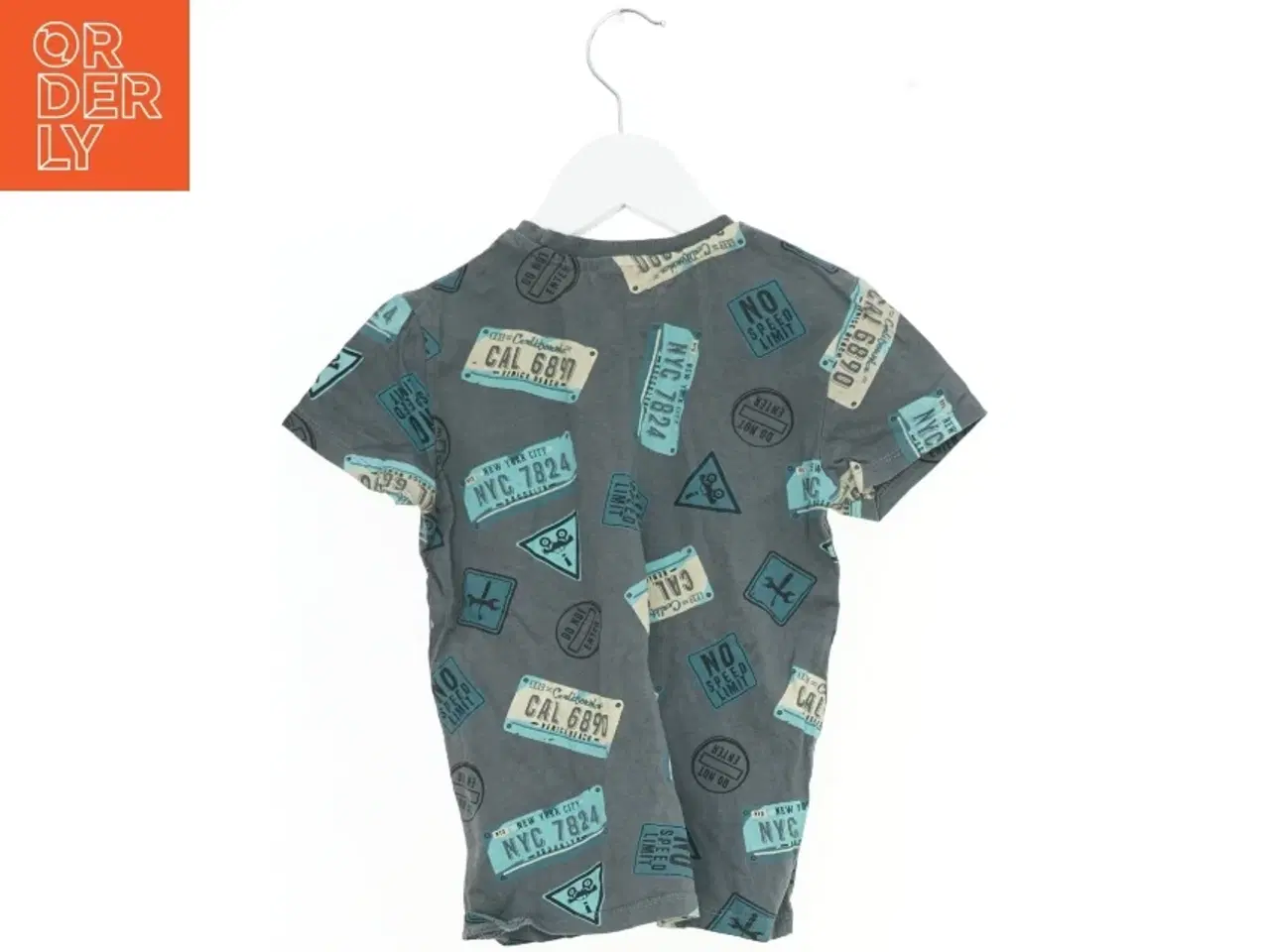 Billede 2 - T-shirt med nummerplader fra Little Kids (str. 116)