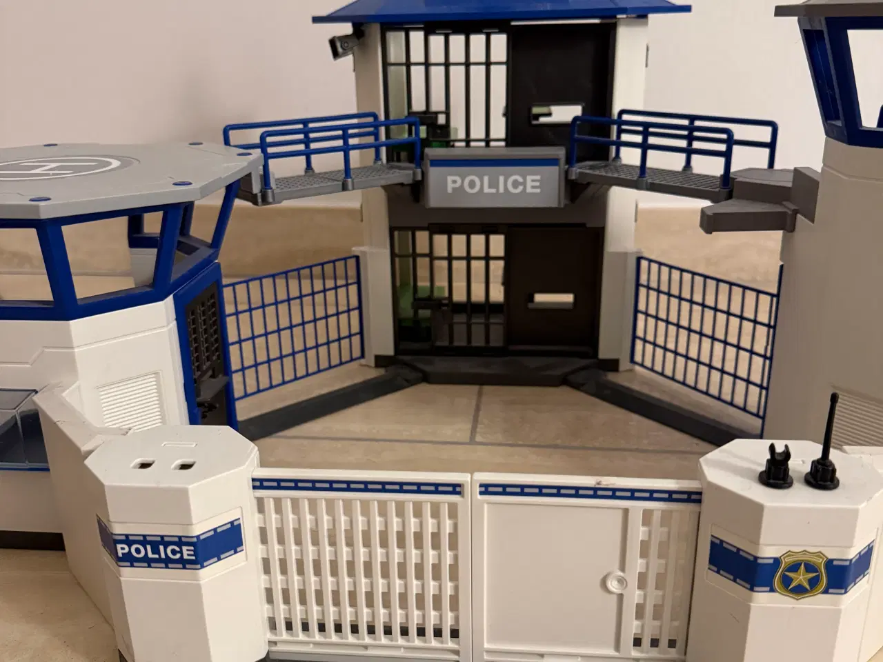 Billede 2 - Playmobil politistation med fængsel