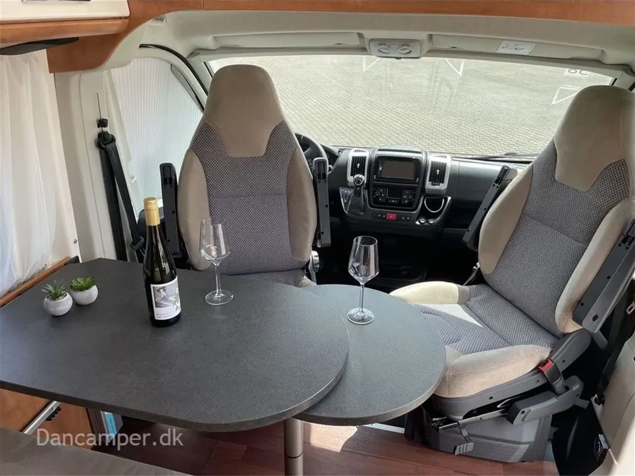 Billede 17 - 2020 - Carthago premium van 640 LE   Luksusvan, 140Hk   9-trins Automatgear, enkeltsenge, alufælge, navigation, træk