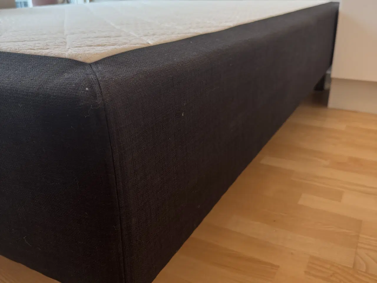 Billede 4 - Seng med god komfort