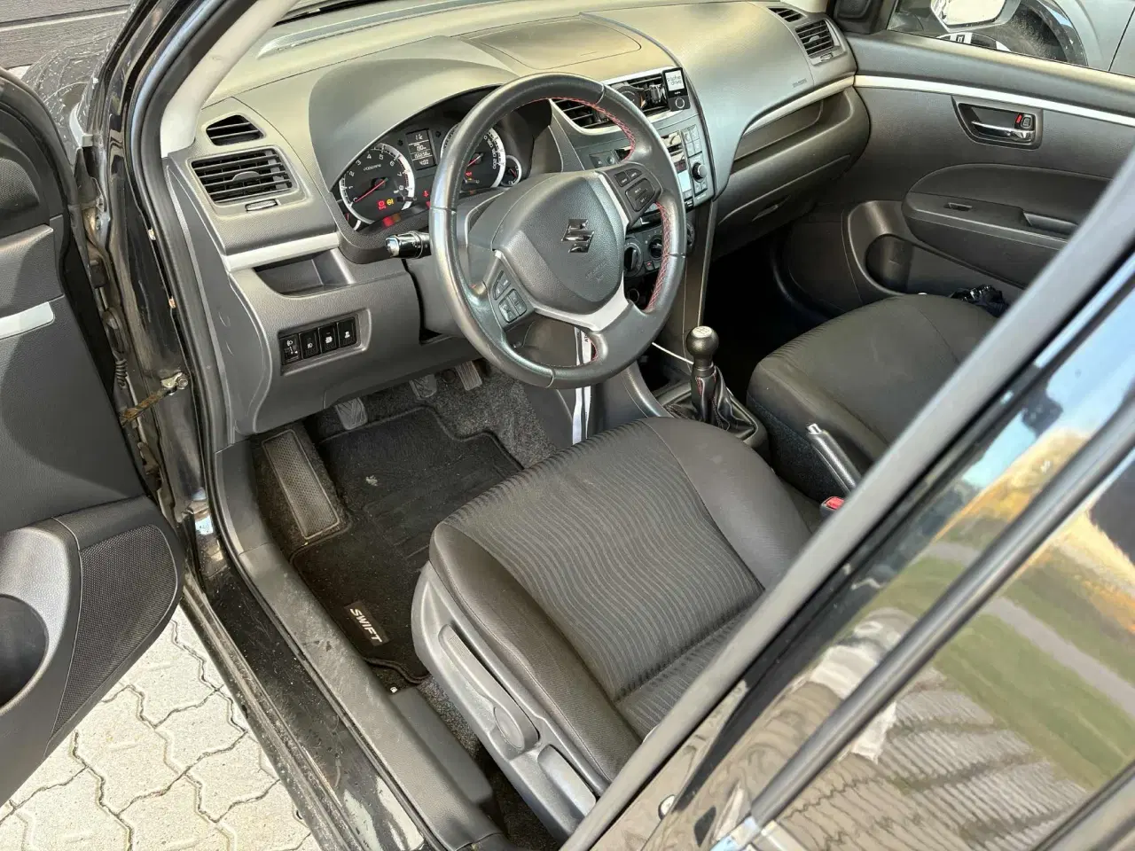 Billede 4 - Suzuki Swift 1,2 16V Young 94 HK 5d - 2013