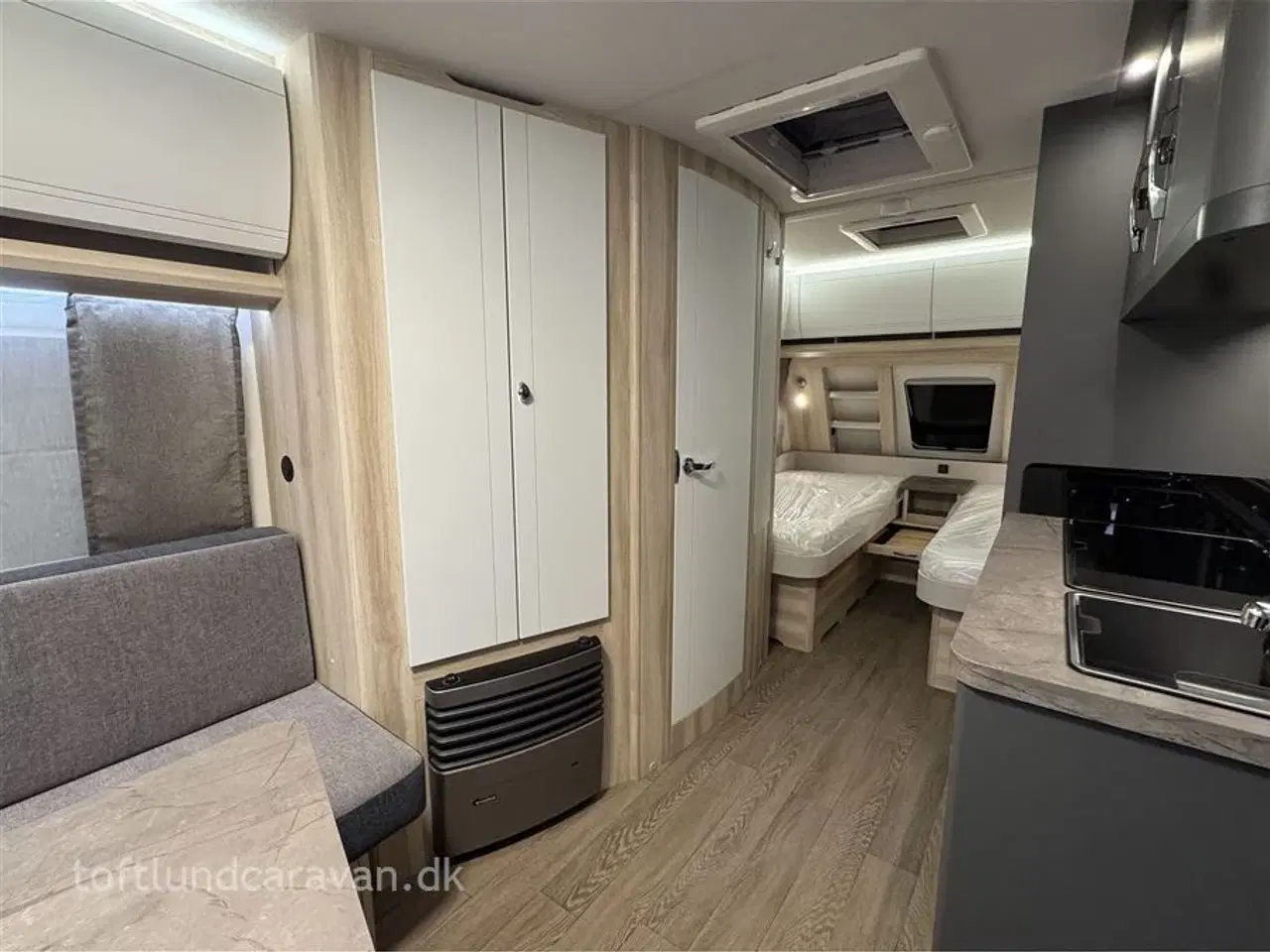 Billede 5 - 2026 - Hobby De Luxe 495 UL   NY 2026. Sønderjyllands aut. HOBBY forhandler. Enkeltsenge m/lameludtræk, NU PÅ LAGER TIL OMGÅENDE LEVERING.