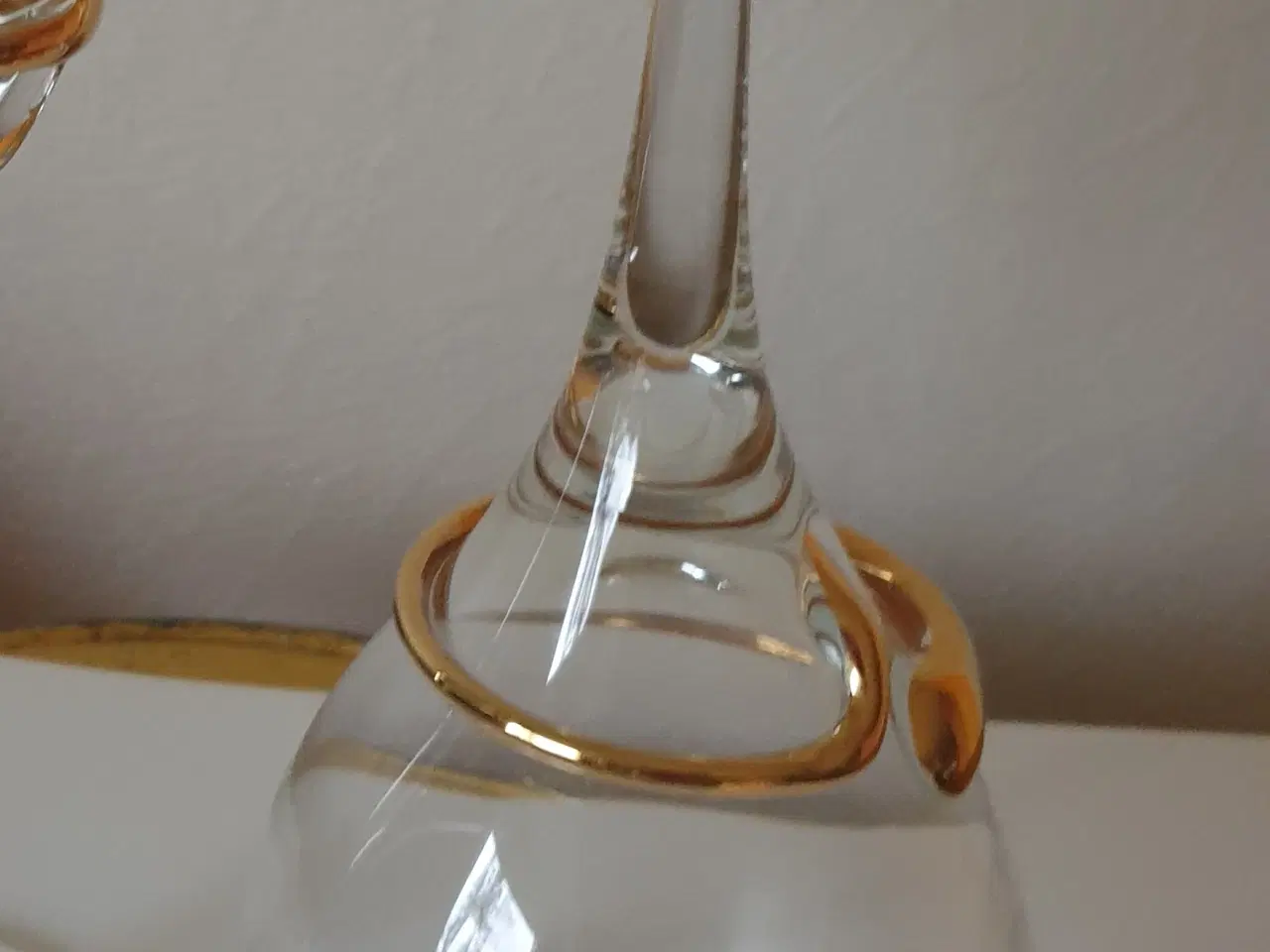 Billede 2 - Elegante Vinglas med Guld-Dekoration           