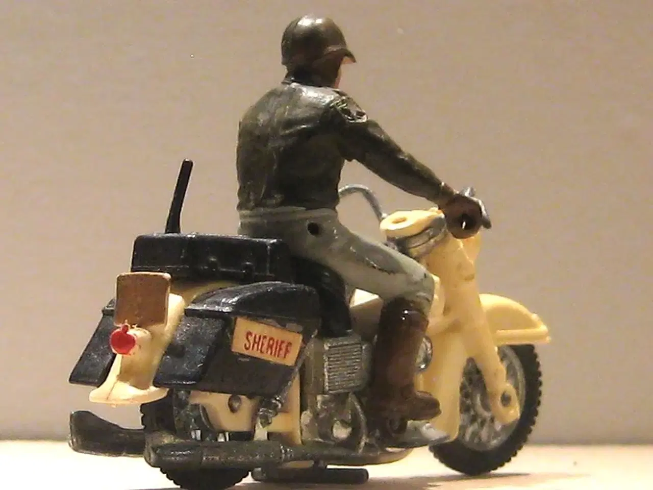 Billede 3 - Legetøj modelmotorcykel Vintage Britains