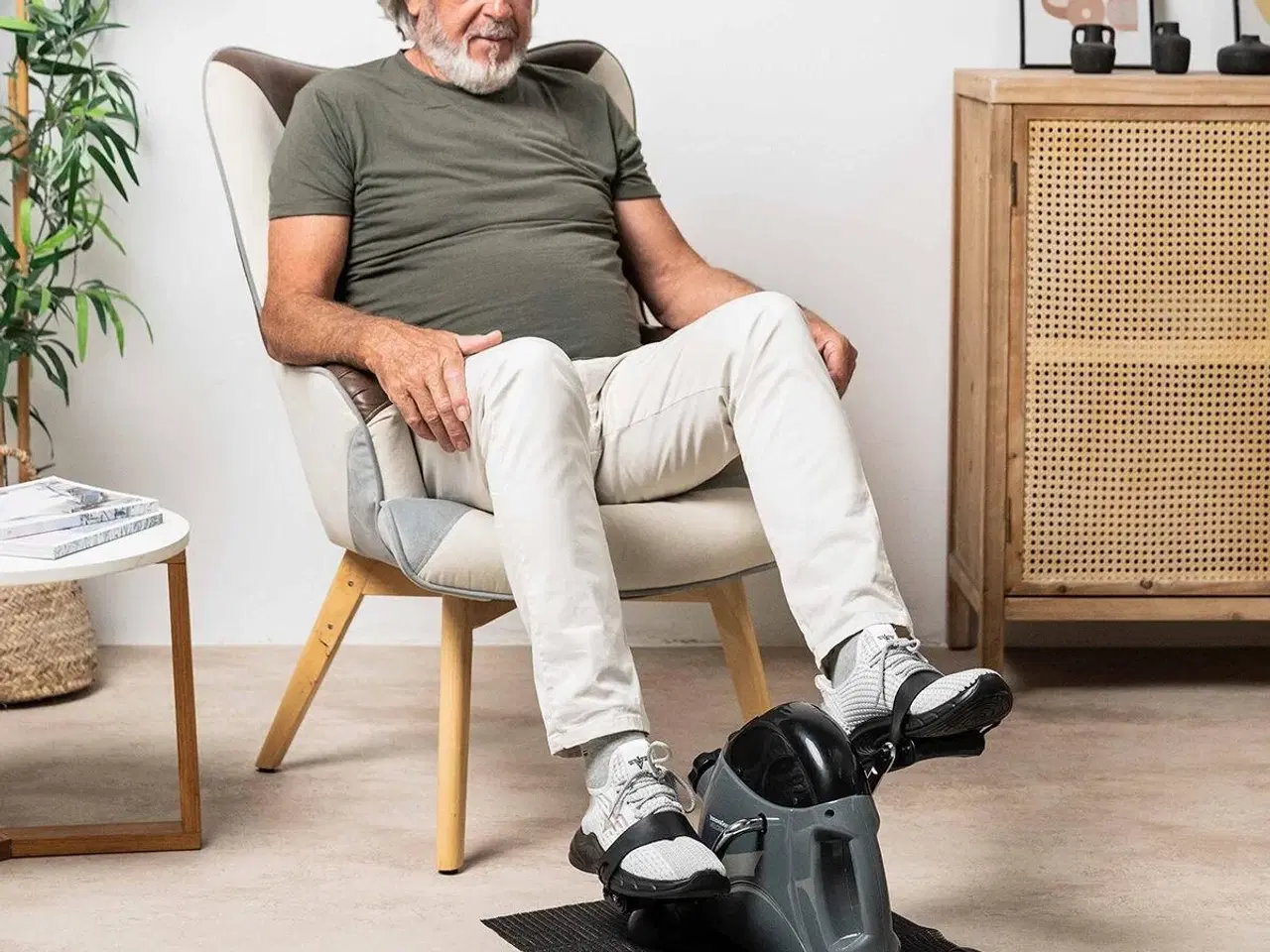 Billede 1 - Motionscykel med pedaler til arme og ben - Velora 2100 med måtte