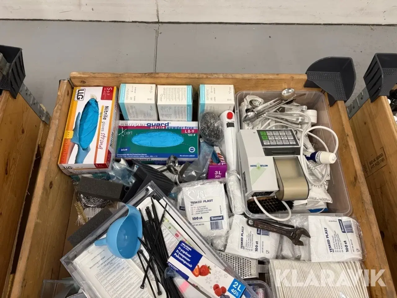 Billede 9 - Laboratorie udstyr - 18 paller