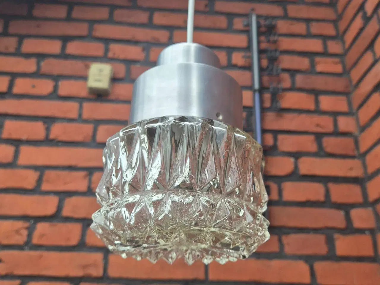 Billede 13 - Sød retrolampe i alu og glas