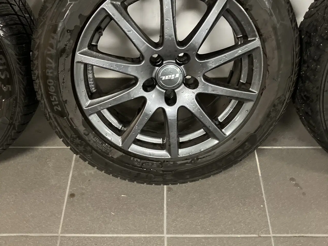 Billede 3 - Alufælge 5 x 114.3 m Vinterdæk 215/60R17