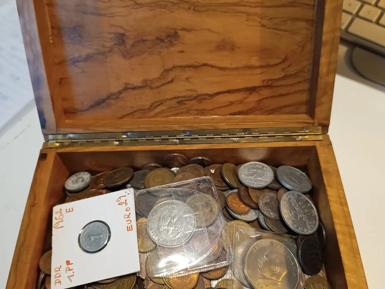 Billede 2 - Tyske mønter i mahogni kasse.
