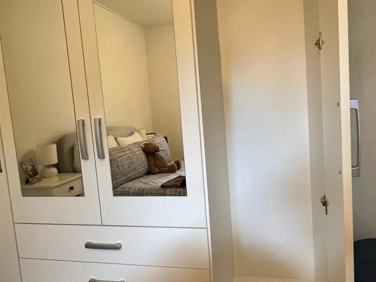 Billede 5 - JYSK Double Mirrored Wardrobe with shelves