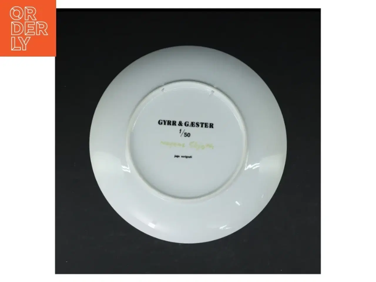 Billede 5 - Dekorativ samlerplatte fra Gyrr og Gæster (str. Ø. 25 cm)