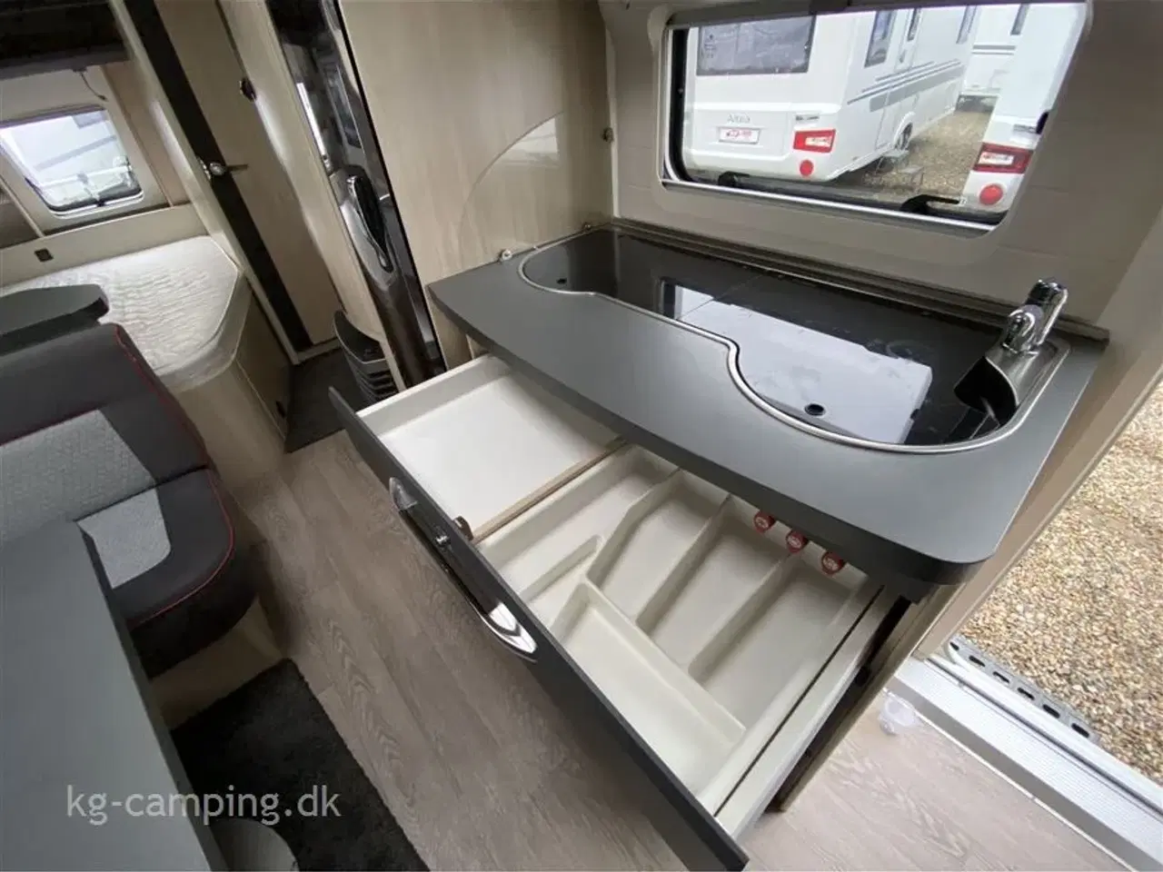 Billede 15 - 2018 - Hobby De Luxe Edition 560 KMFe 3-køjers vogn med dobbeltseng