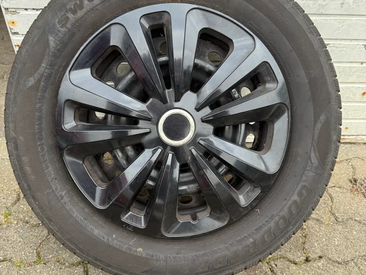 Billede 1 - 4 vinterhjul m/ hjulkapsler og opbevaringsstativ