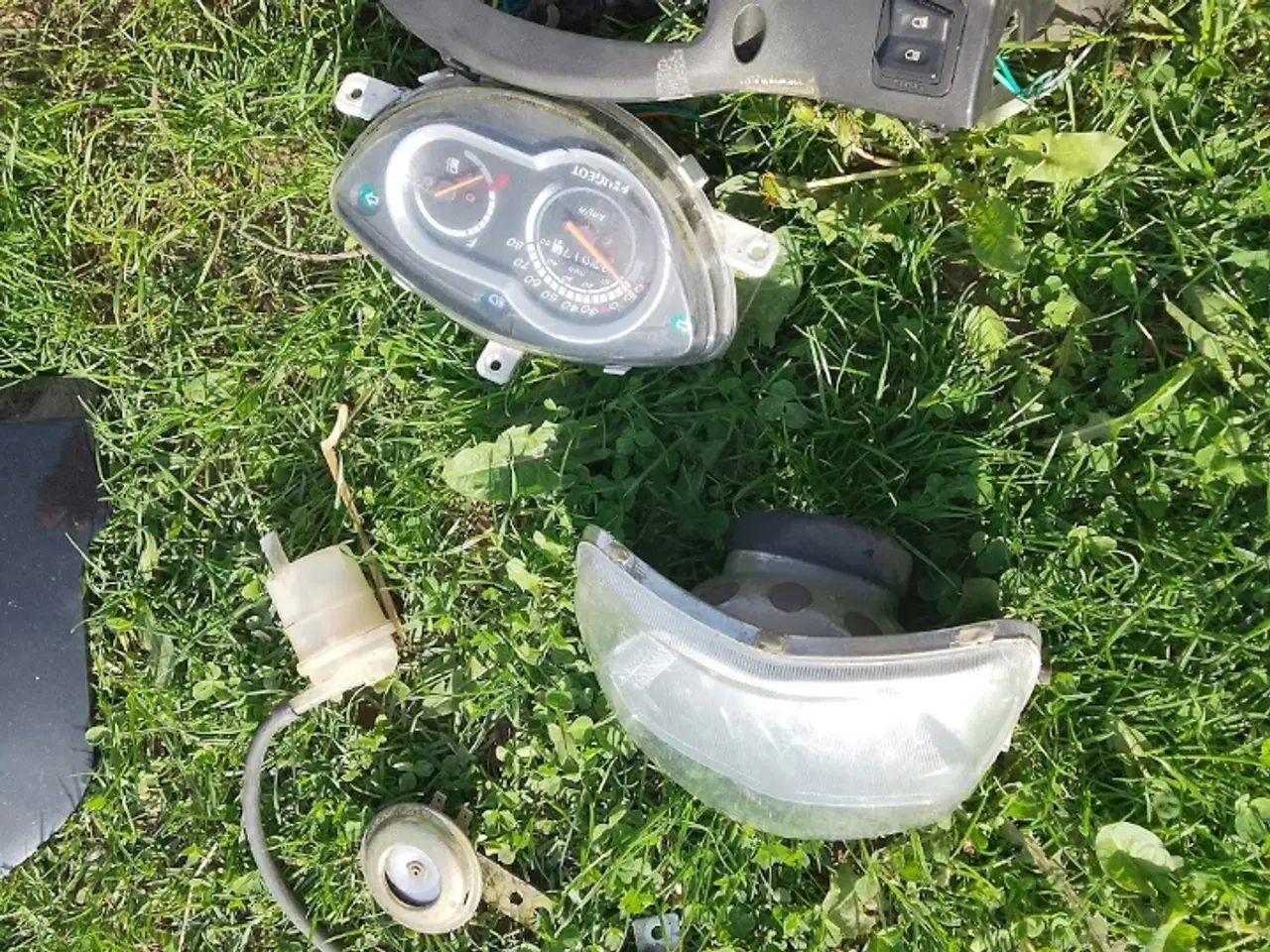 Billede 4 - Dele til Peugeot Tweet sælges