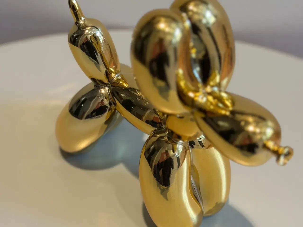 Billede 4 - Ballonhund skulptur i guld – moderne og dekorativ