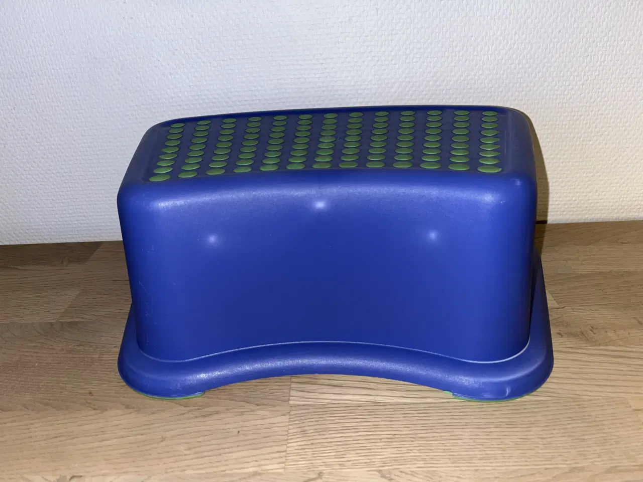 Billede 4 - Badeværelsesskammel, skridsikker, blå