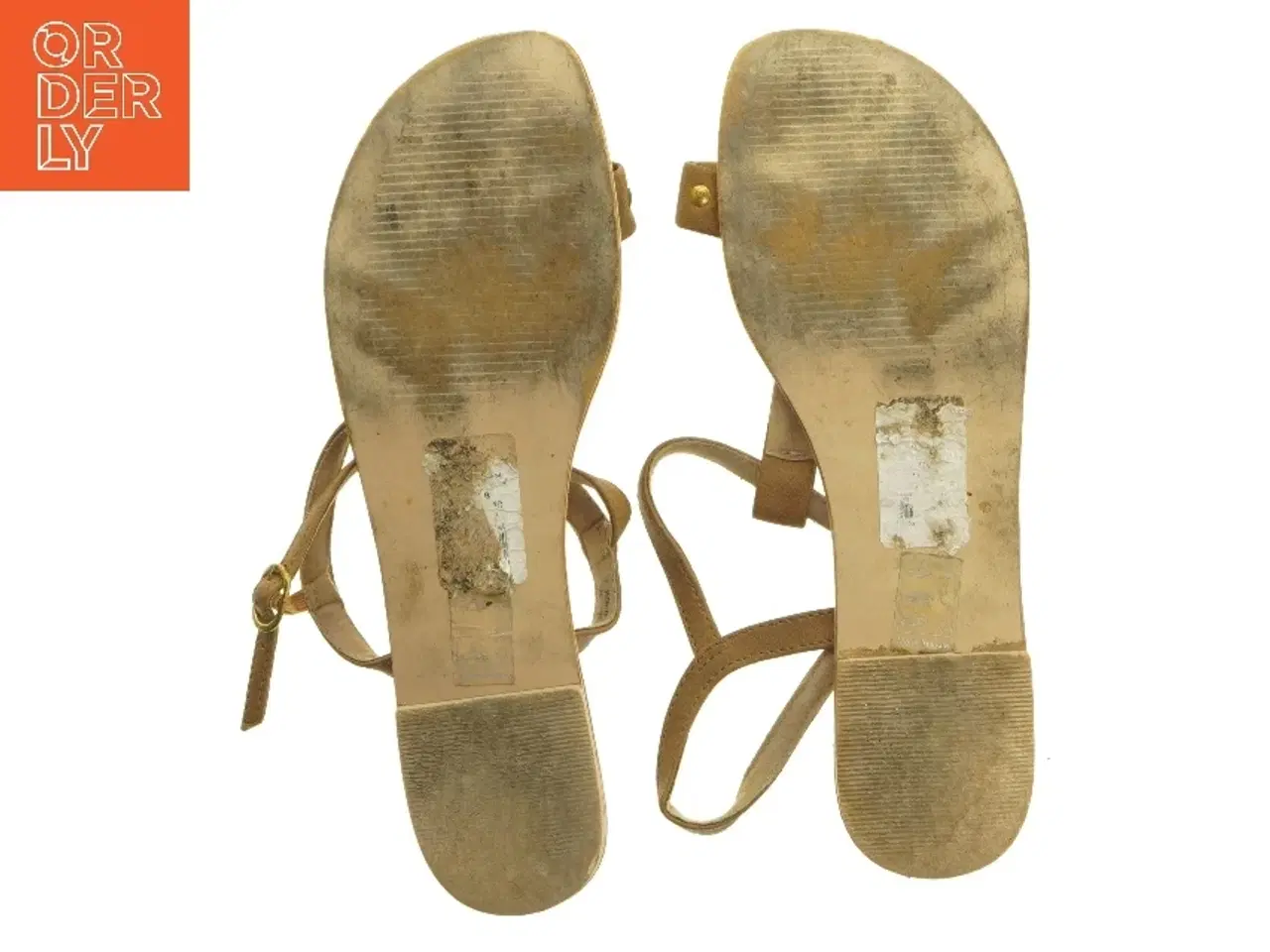 Billede 5 - Brugte flade sandaler med remme og dekorationer (str. 42)