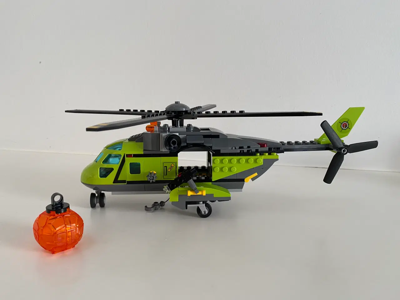 Billede 2 - LEGO CITY Vulkan Forsyningshelikopter 60123