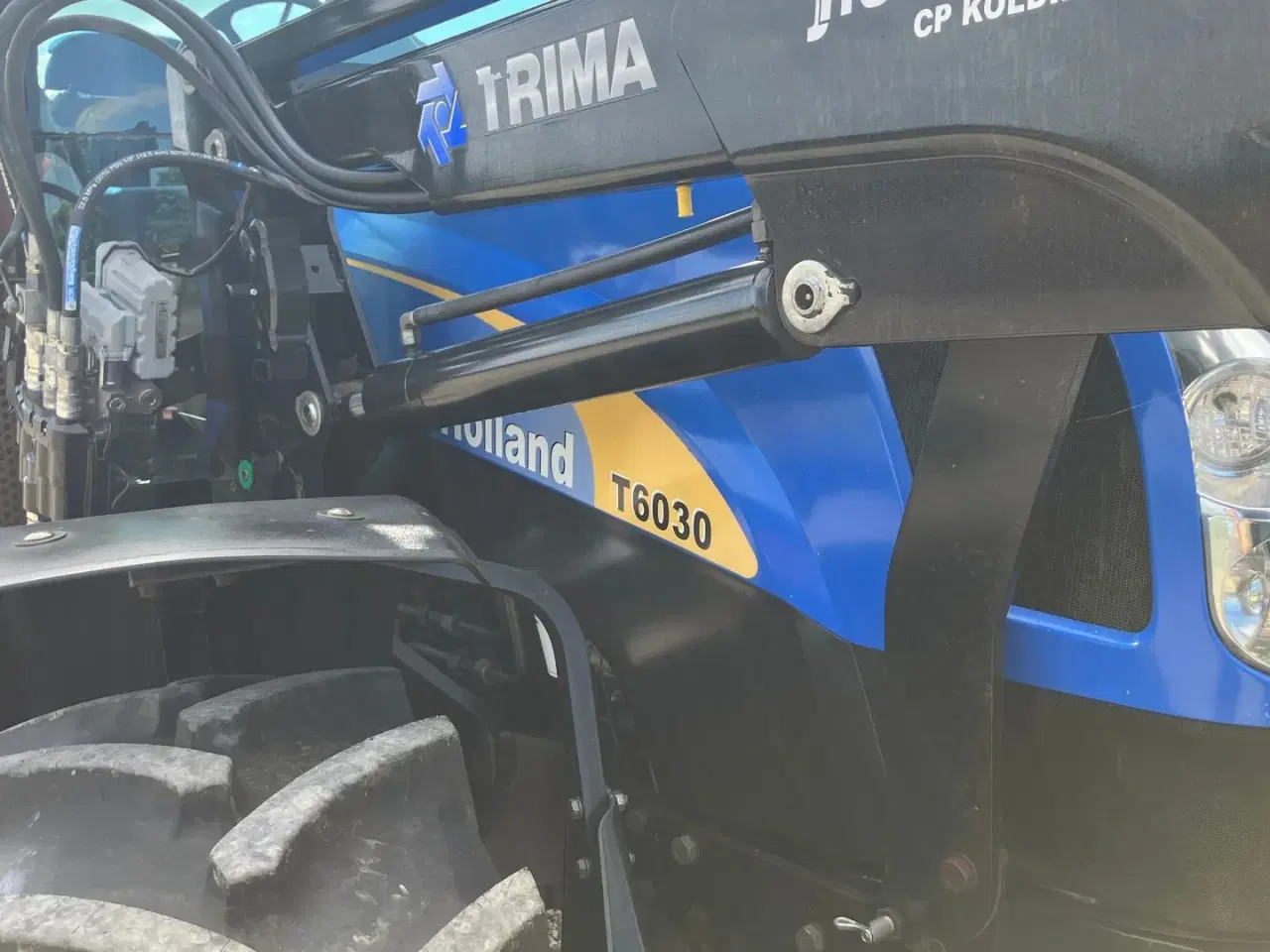 Billede 17 - New Holland T 6030 DK ELITE MED LÆSSER elektrisk joystik
