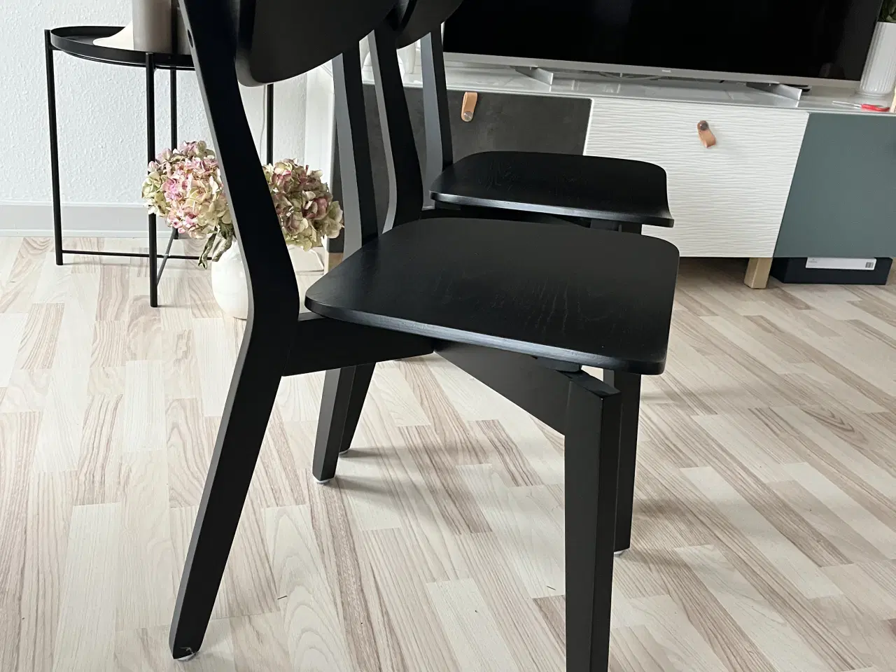 Billede 2 - Spisebordsstole i træ 