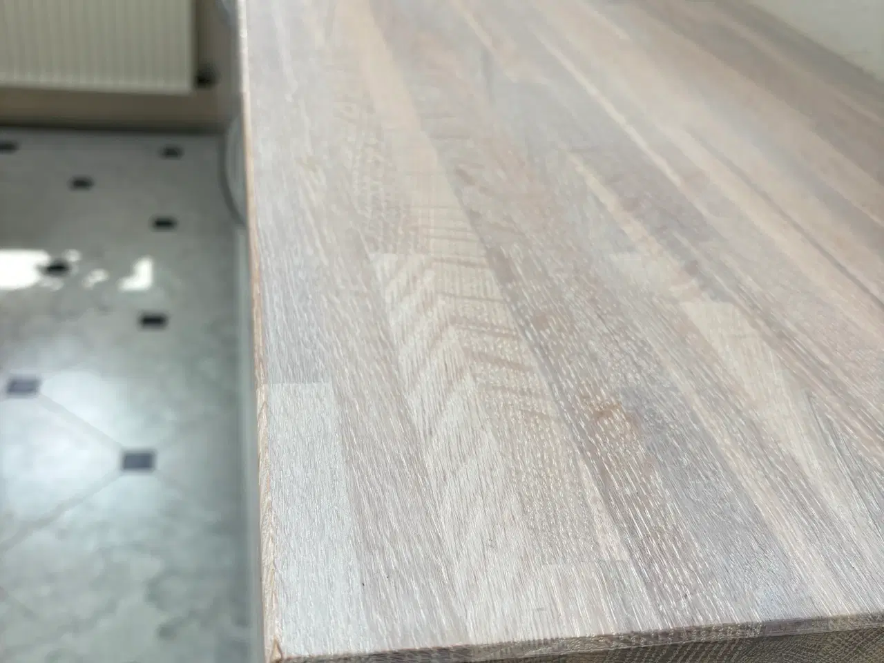 Billede 6 - Overskabe med LED lys inde og under skabene