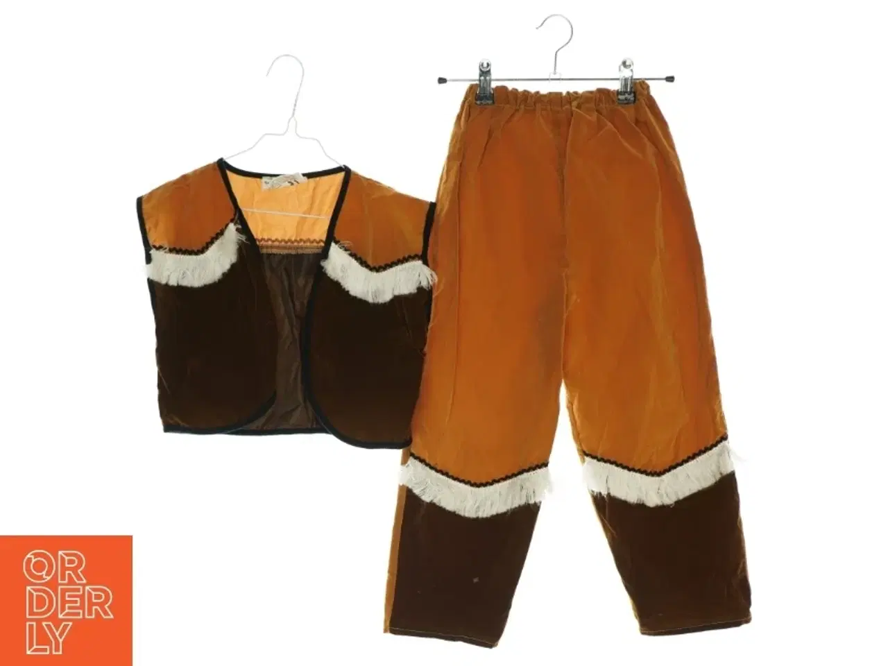 Billede 1 - udklædning. Sæt med vest og bukser fra Ukendt (str. 116)