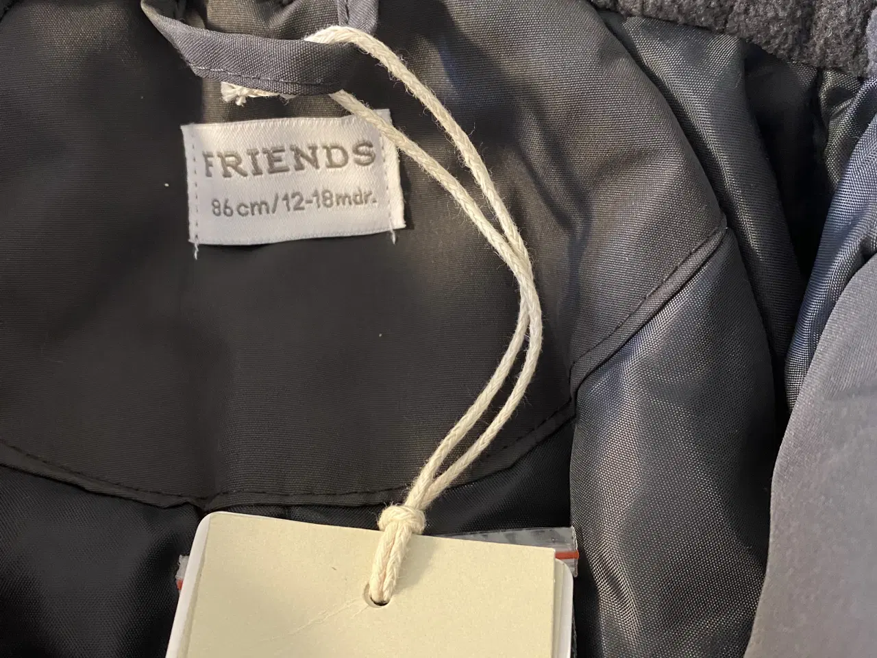 Billede 3 - Friends flyverdragt str. 86 helt ny gratis fragt K