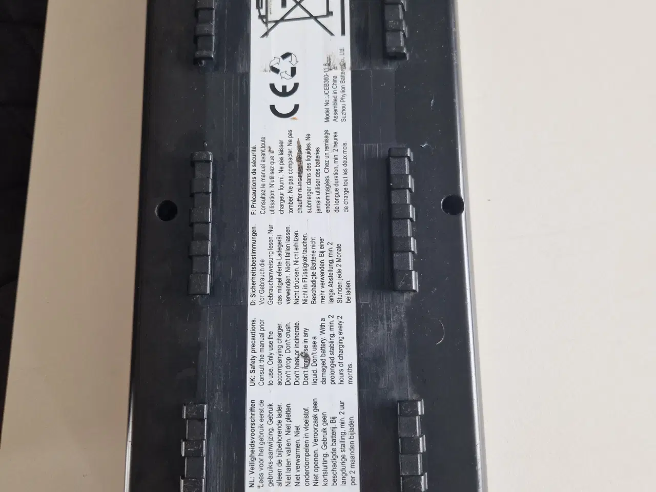 Billede 3 - Originalt batteri og lader