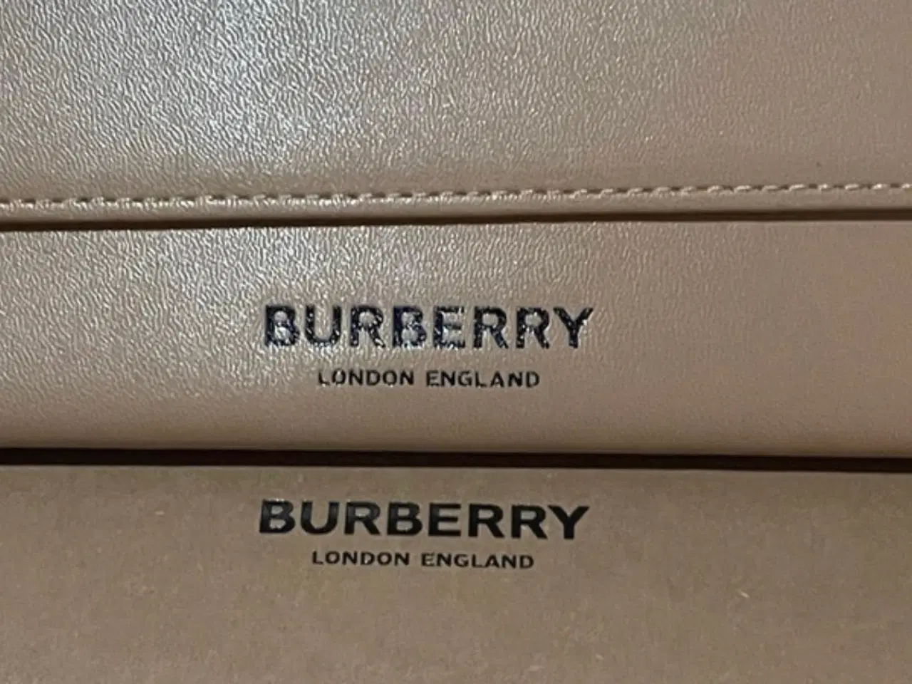 Billede 9 - Burberry solbrille & brille etui 2 stk