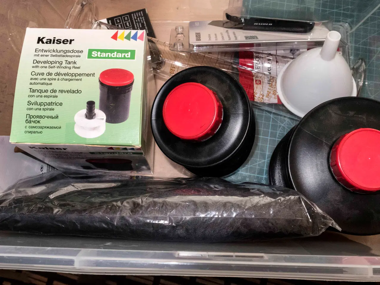 Billede 1 - Analog Foto. Fremkalder beholder(Kaiser). Mørkek..