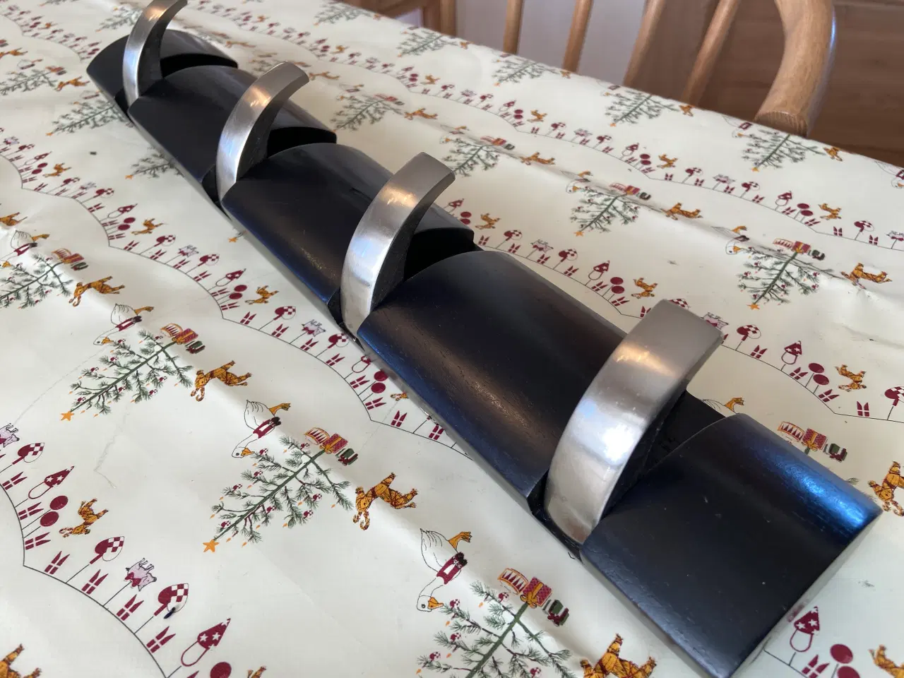 Billede 5 - Knagerække i sort med børstet stål