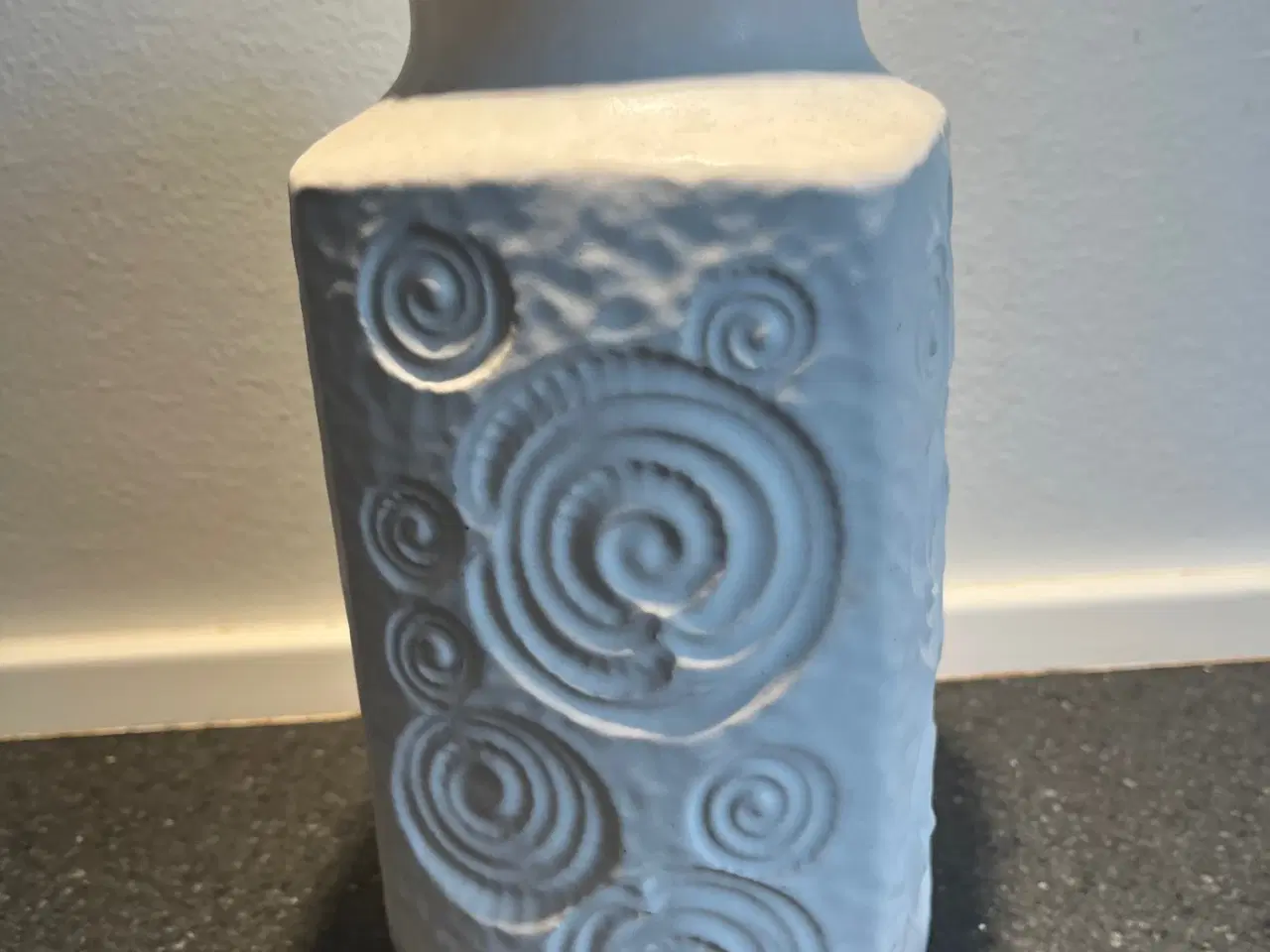 Billede 1 - Smuk Vintage Vase m/reliefmønster–Scheurich "Jura"