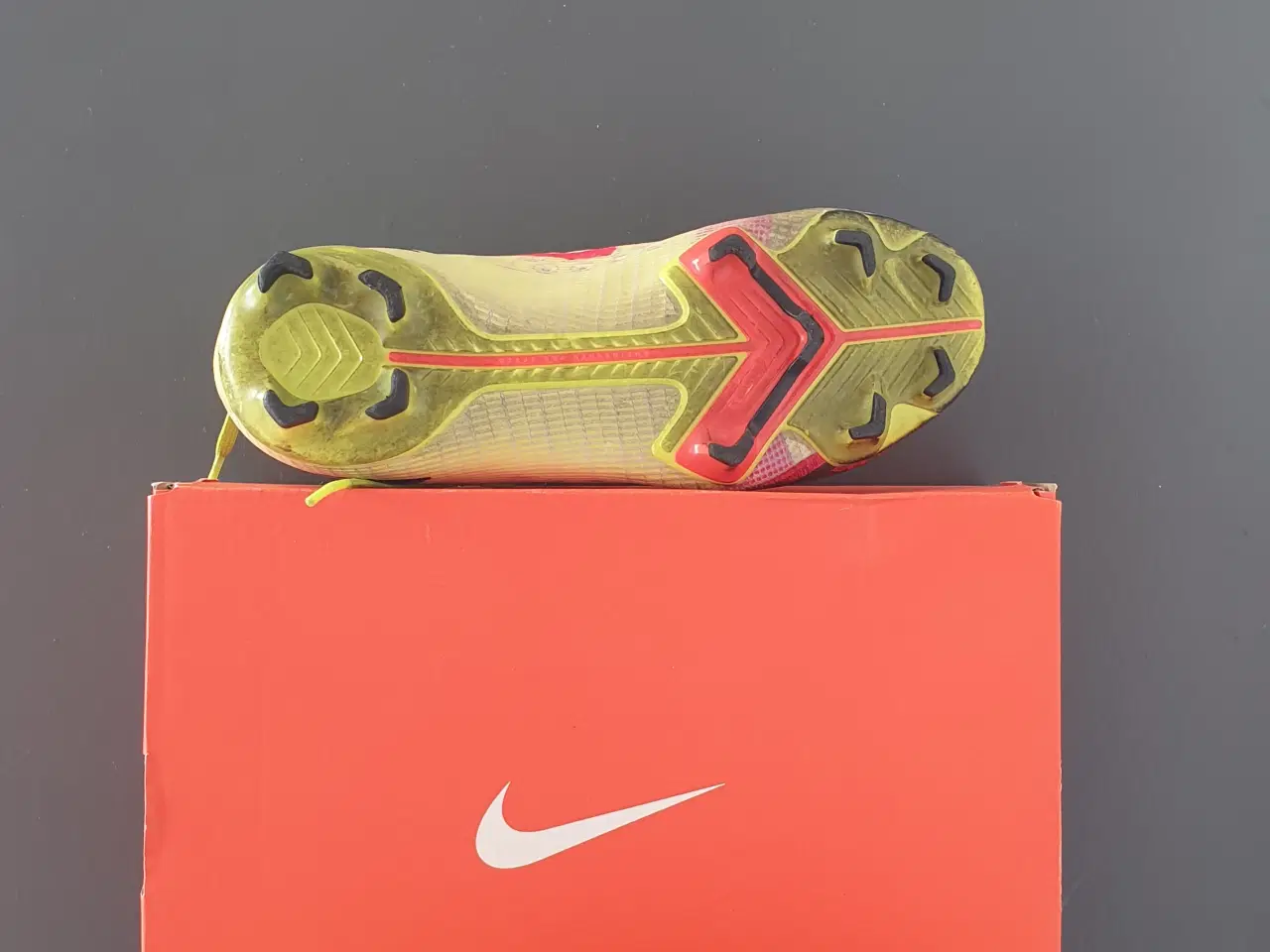 Billede 2 - Fodboldstøvle Nike str 35.5