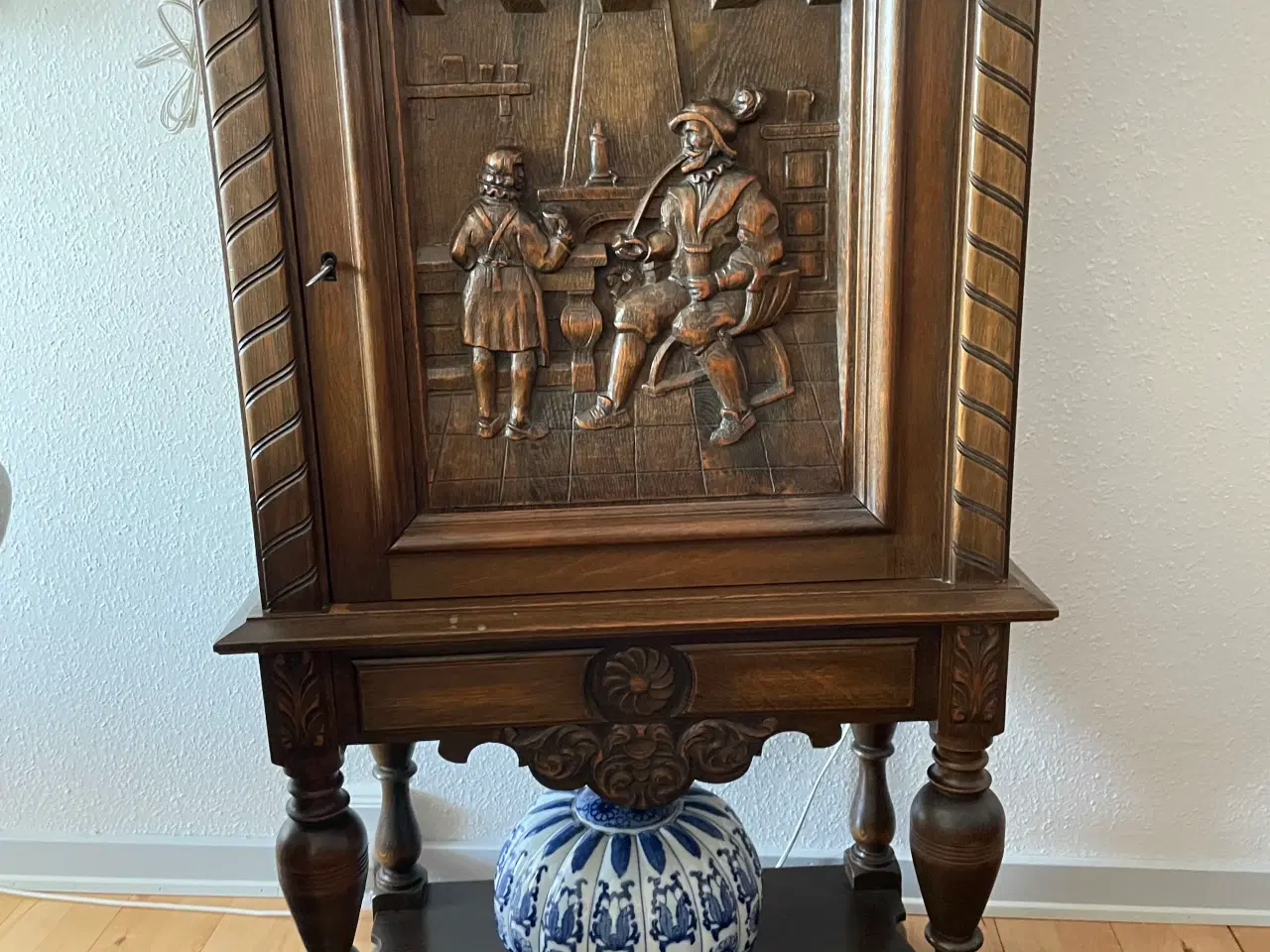 Billede 1 - Antikt meget fint skab