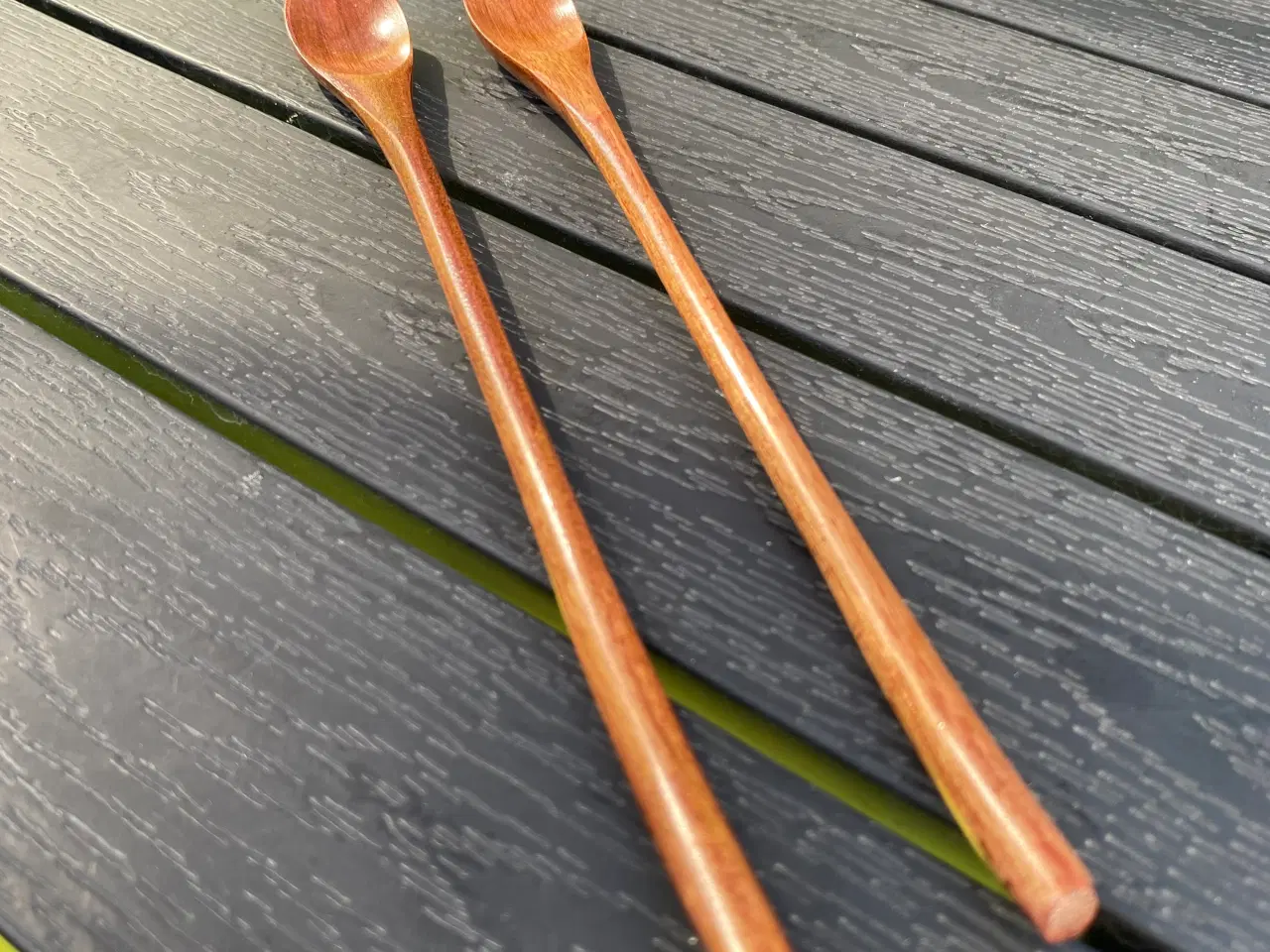 Billede 2 - ⭐️ 2 stk. lange kaffeskeer i træ – Helt nye