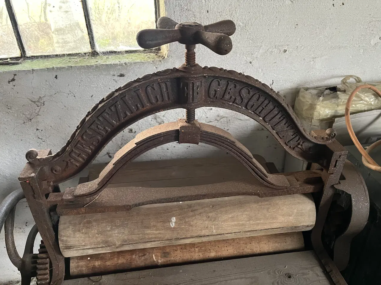Billede 4 - Tøjpresser antik