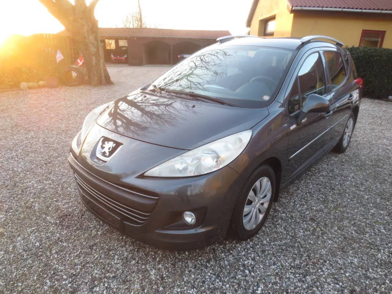 Billede 8 - Pæn Peugeot 207 1.4 i St-Car Nysynet. 