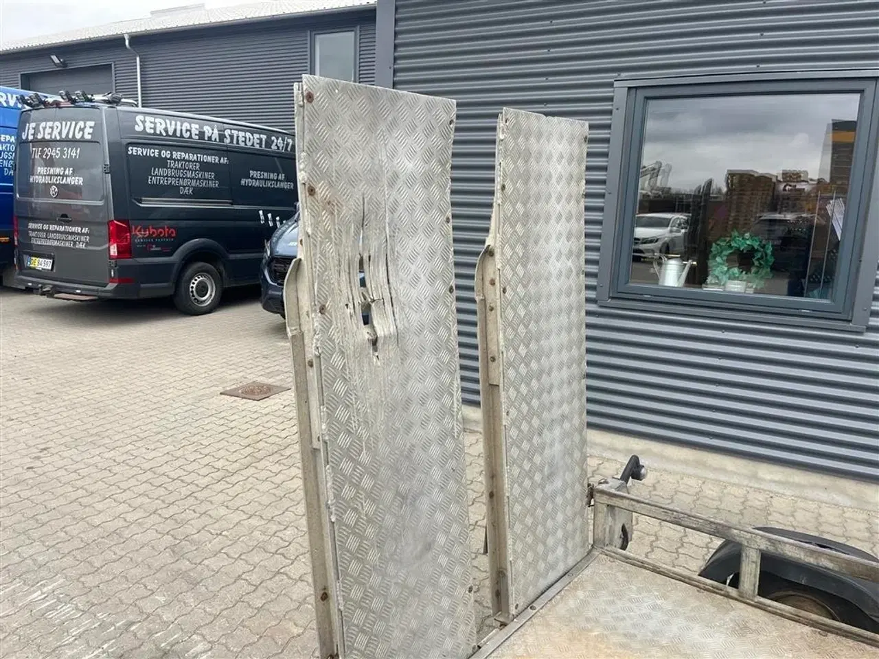 Billede 3 - Ifor Williams Model 4 lille maskintrailer med ramper.