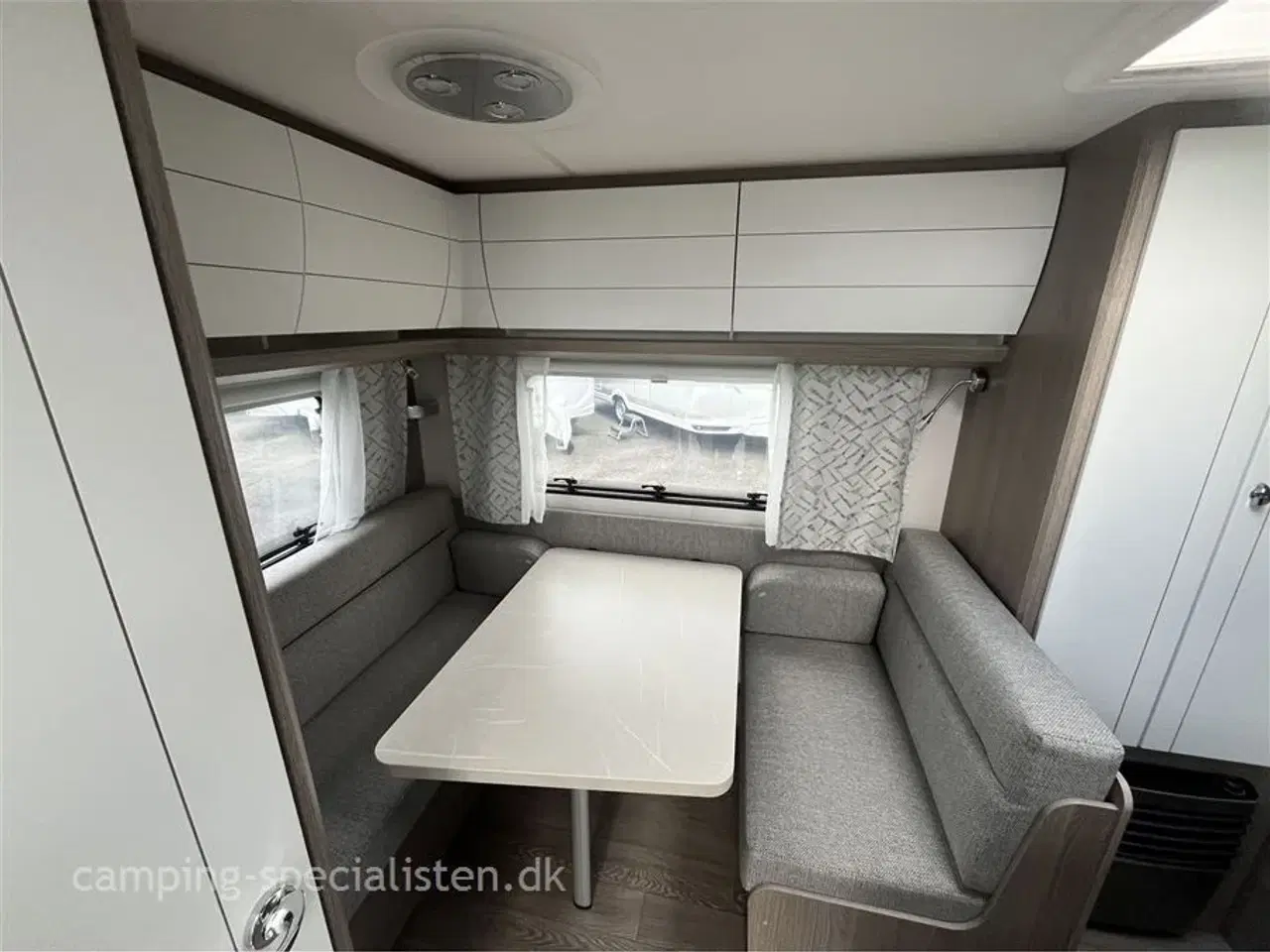 Billede 5 - 2024 - Hobby On Tour 390 SF   Hobby On Tour 390 SF ny model 2024 kan ses nu hos Camping-Specialisten.dk